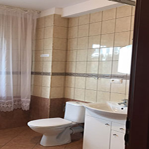 Pokój dwuosobowy, wspólna łazienka