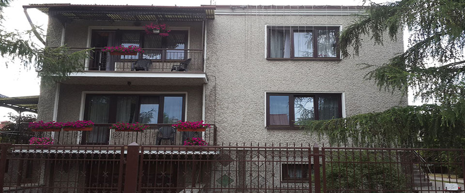 Hotel, Łomianki ul. Malarska 10, fasad domu 